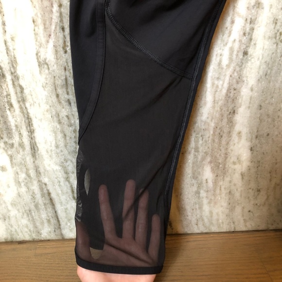 Lululemon cropped 3/4 leggings mesh detail black - Picture 5 of 7